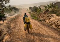 A refugee is transporting water in Uganda.

Dorte Verner/World Bank